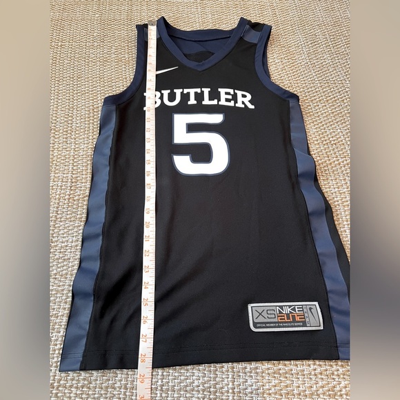 Nike Butler Bulldogs #5 basketball jersey black w/ navy stripes men’s XS - Picture 7 of 8
